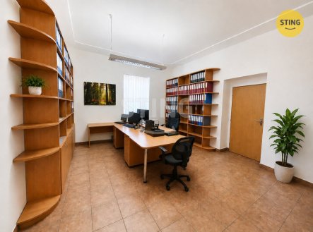 Pronájem kanceláře, 161 m²
