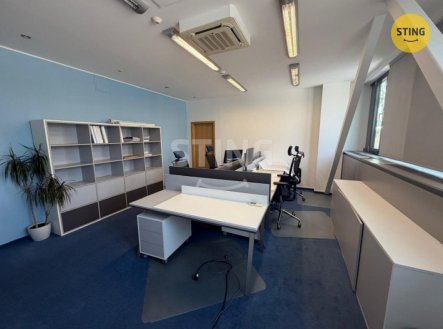 Pronájem komerčního objektu, administrativní budova, 450 m²