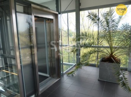 Pronájem komerčního objektu, administrativní budova, 450 m²