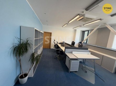 Pronájem komerčního objektu, administrativní budova, 450 m²