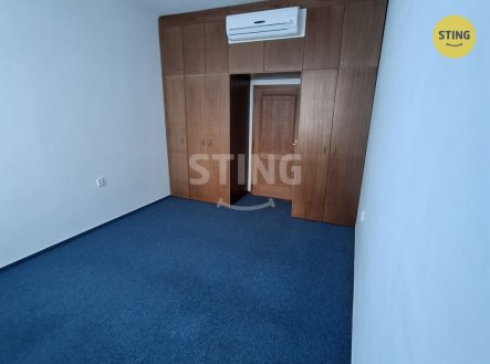 Pronájem komerčního objektu, administrativní budova, 18 m²