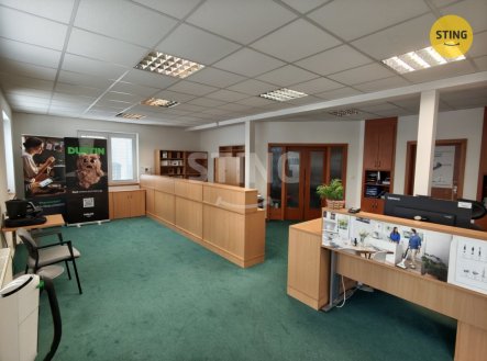 Pronájem komerčního objektu, administrativní budova, 430 m²
