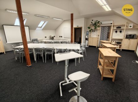 Pronájem komerčního objektu, administrativní budova, 430 m²