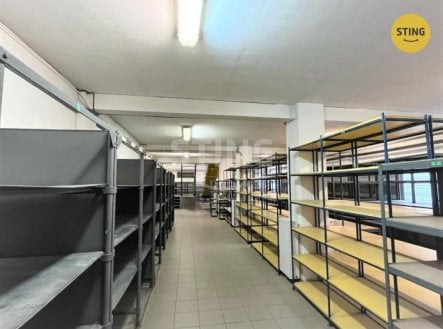 Pronájem skladu, 617 m²