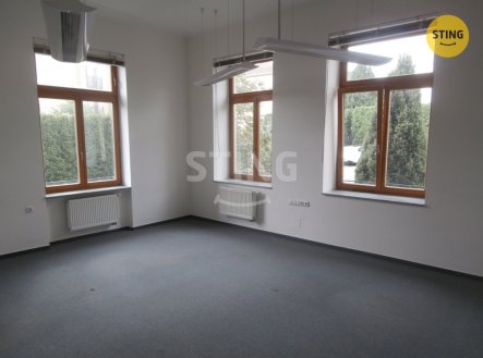Pronájem kanceláře, 238 m²