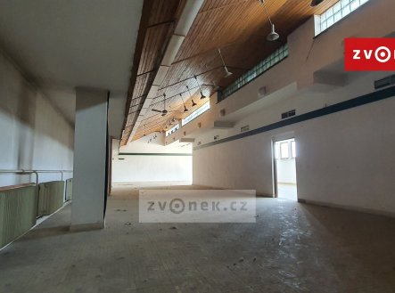 Pronájem obchodní prostory, 365 m²