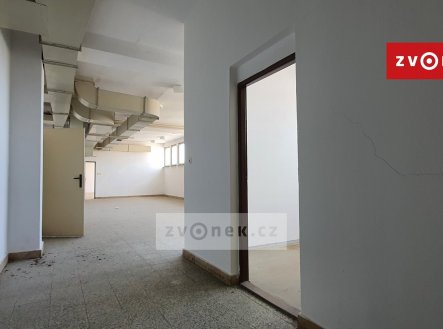 Pronájem obchodní prostory, 365 m²