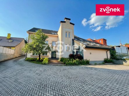 Pronájem kanceláře, 460 m²