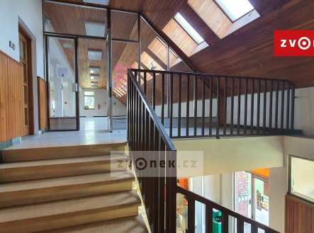 Pronájem obchodní prostory, 442 m²