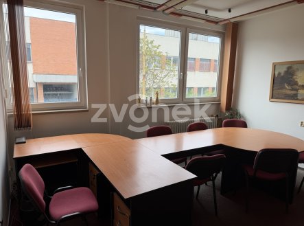 Pronájem kanceláře, 151 m²