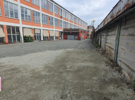 Pronájem komerčního objektu, výroba, 1 600 m²