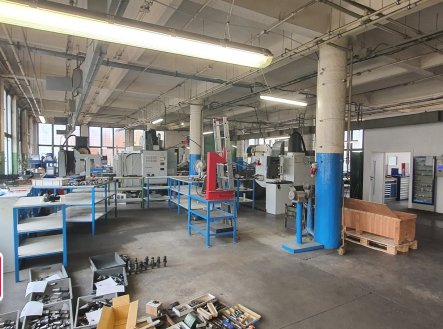 Pronájem komerčního objektu, výroba, 1 600 m²