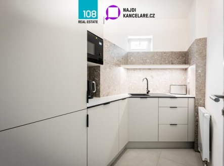 Pronájem kanceláře, 628 m²