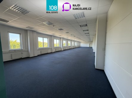 Pronájem kanceláře, 1 000 m²