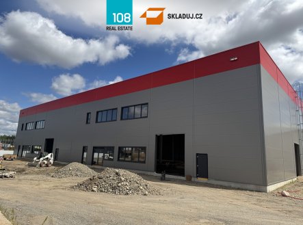 Pronájem komerčního objektu, sklad, 1 800 m²