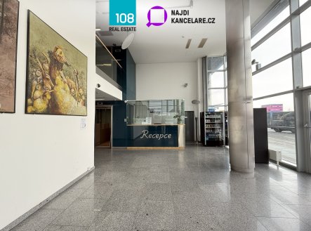 Pronájem kanceláře, 674 m²