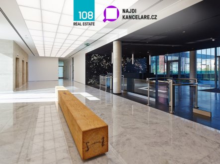 Pronájem kanceláře, 557 m²