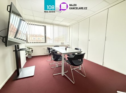 Pronájem kanceláře, 947 m²