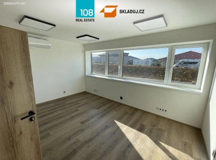 Pronájem komerčního objektu, sklad, 1 890 m²