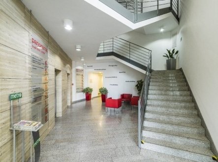 Pronájem kanceláře, 837 m²