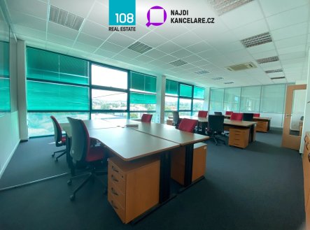 Pronájem kanceláře, 5 500 m²