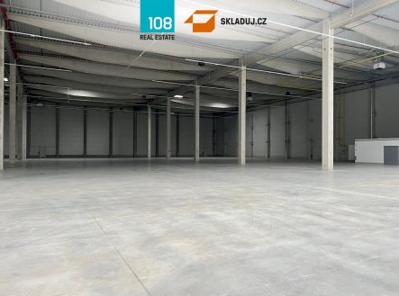 Pronájem komerčního objektu, sklad, 15 000 m²