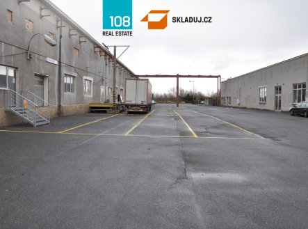 Pronájem komerčního objektu, sklad, 1 300 m²