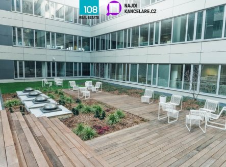 Pronájem kanceláře, 898 m²
