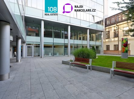 Pronájem kanceláře, 322 m²