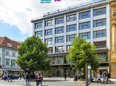Pronájem kanceláře, 596 m²