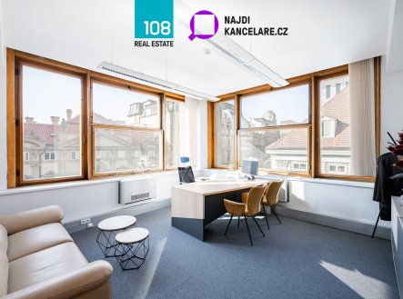 Pronájem kanceláře, 596 m²