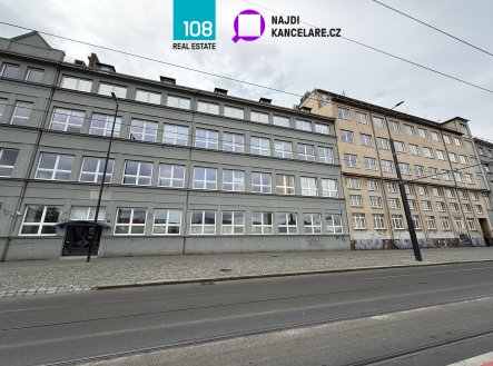 Pronájem kanceláře, 2 460 m²