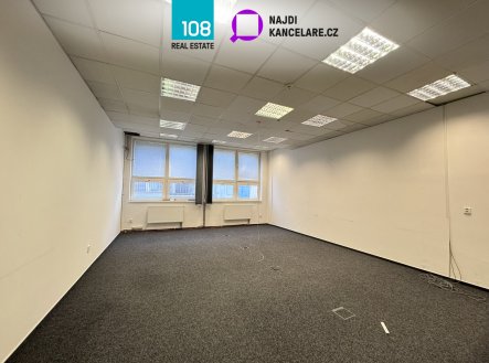 Pronájem kanceláře, 2 460 m²