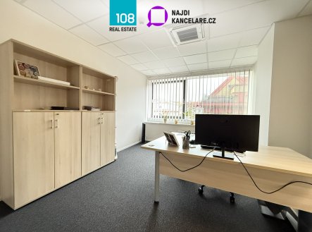 Pronájem kanceláře, 379 m²