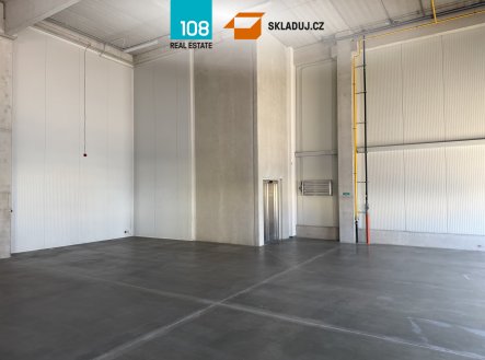 Pronájem komerčního objektu, sklad, 1 310 m²