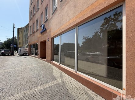 Pronájem obchodní prostory, 323 m²