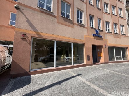 Pronájem obchodní prostory, 323 m²