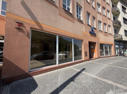 Pronájem obchodní prostory, 323 m²