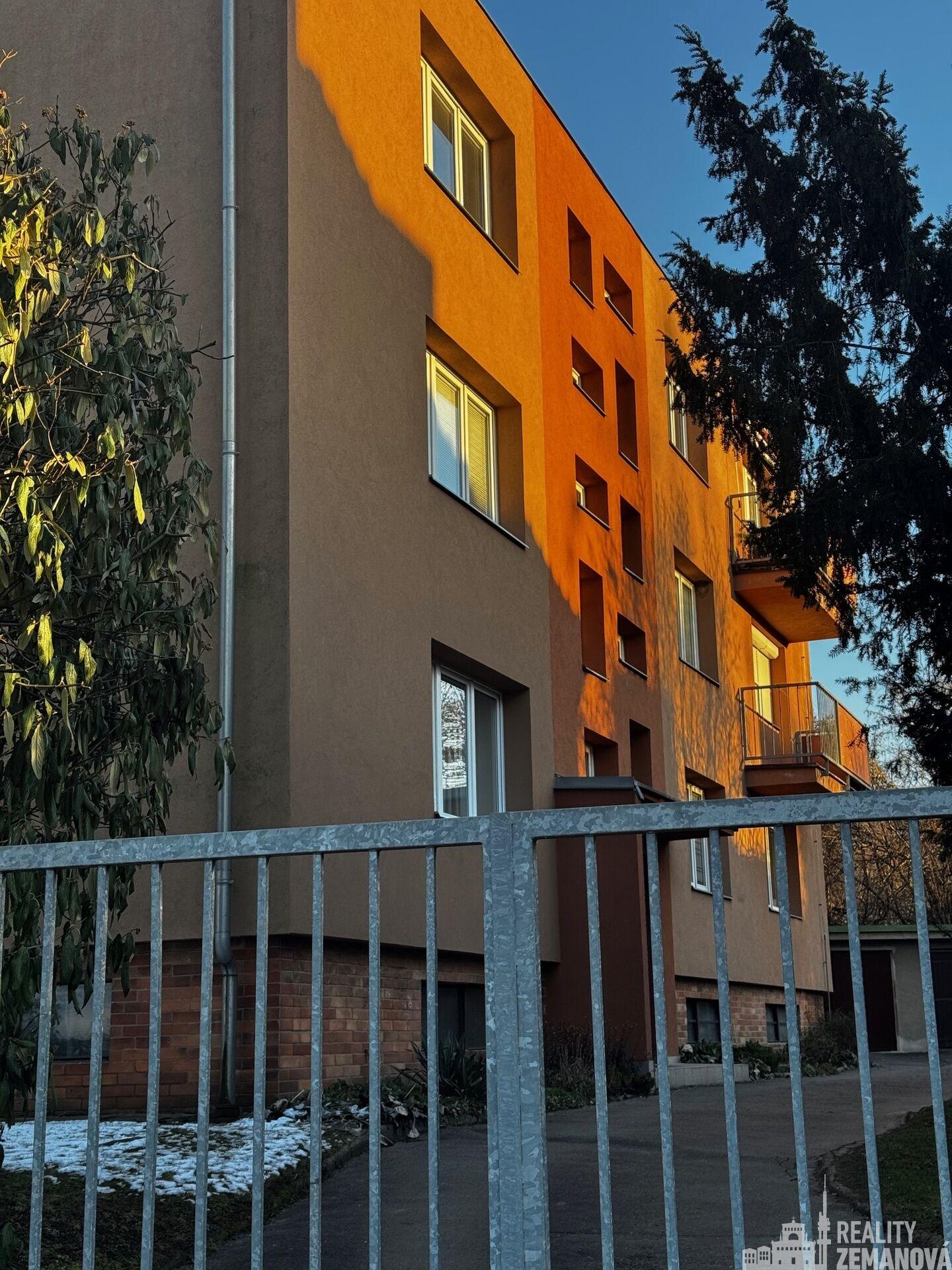 Částečně zařízený byt 1+1, 38m2, ve vile u Thomayerovy nemocnice, P-4