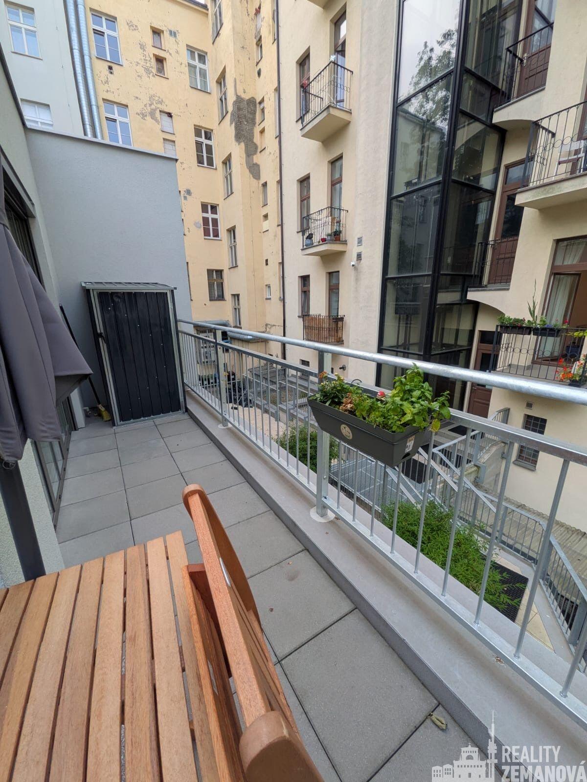 Nový zařízený byt 1+kk, 27,17 m2 + terasa 13,72 m2, Korunní, Praha 2