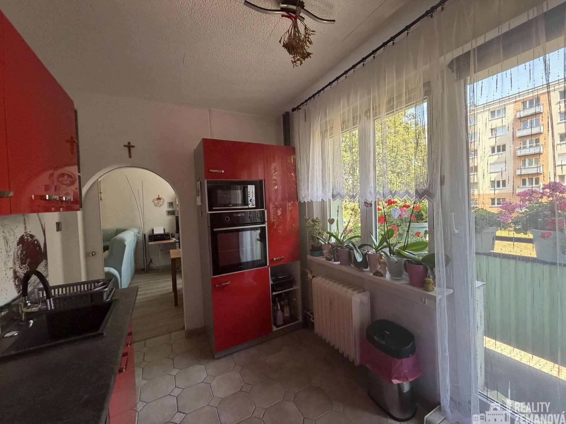 Prodej světlého bytu 2+1 po kompletní rekonstrukci, 62,7 m², balkon, sklep – Kladno, Kročehlavy