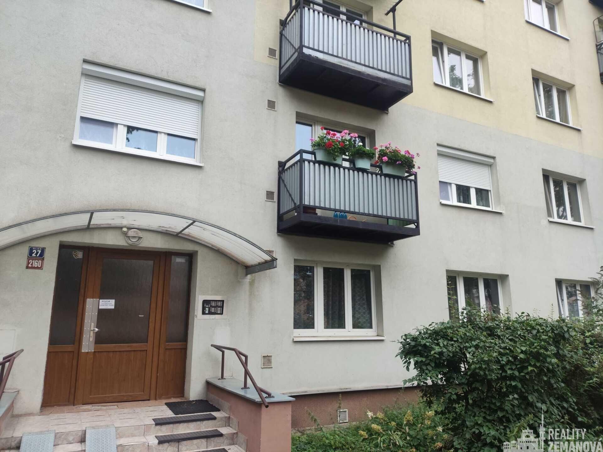 Prodej světlého bytu 2+1 po kompletní rekonstrukci, 62,7 m², balkon, sklep – Kladno, Kročehlavy