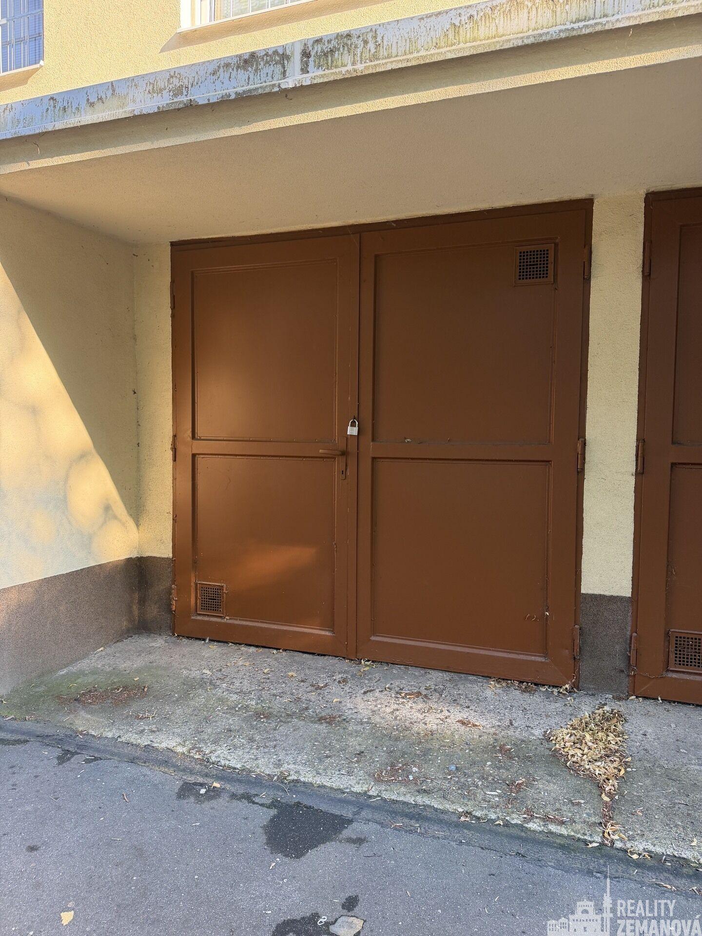 Pronájem samostatné garáže, Pod strání, Praha 10