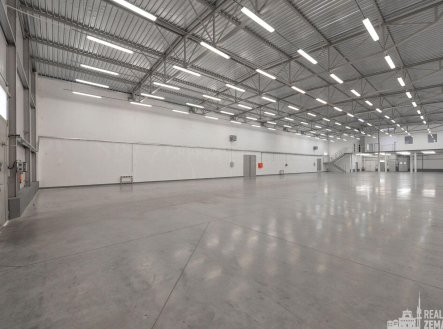 Pronájem skladu, 1 395 m²