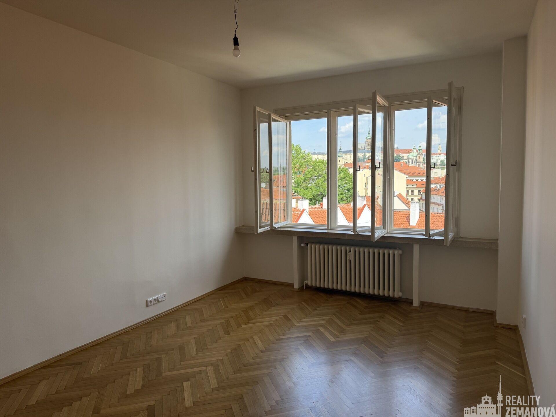 Pronájem pěkného bytu s výhledem na Hrad, 2+1, Malá Strana, P-1