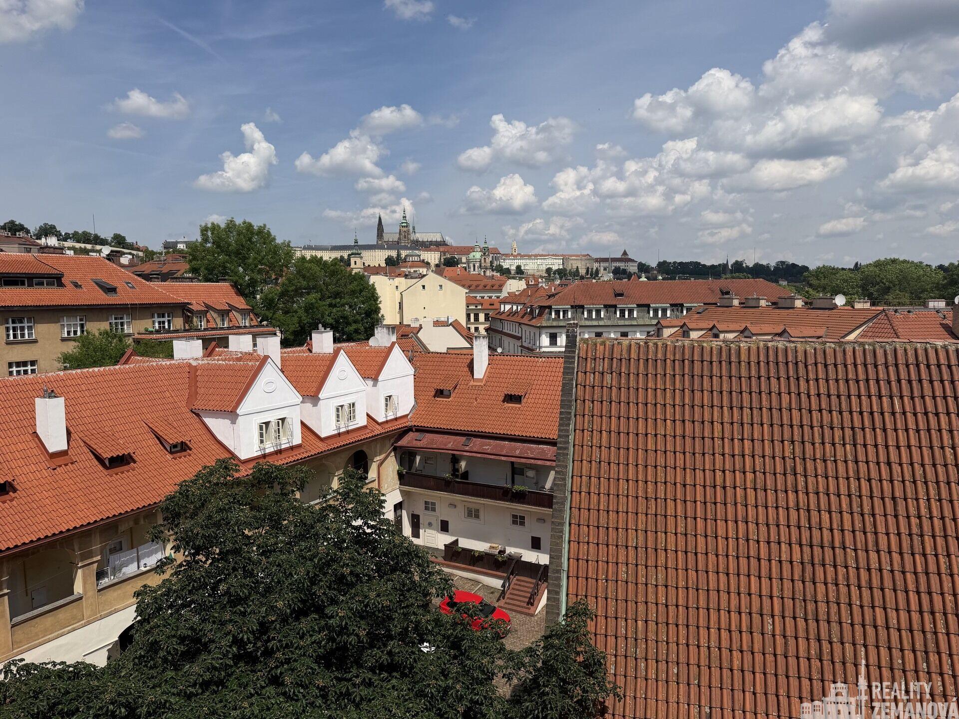 Pronájem pěkného bytu s výhledem na Hrad, 2+1, Malá Strana, P-1