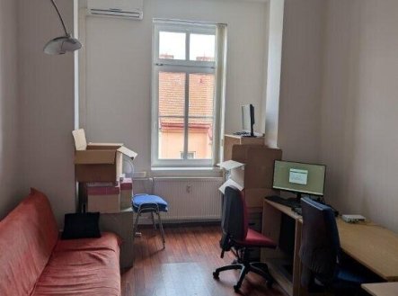 Pronájem kanceláře, 81 m²