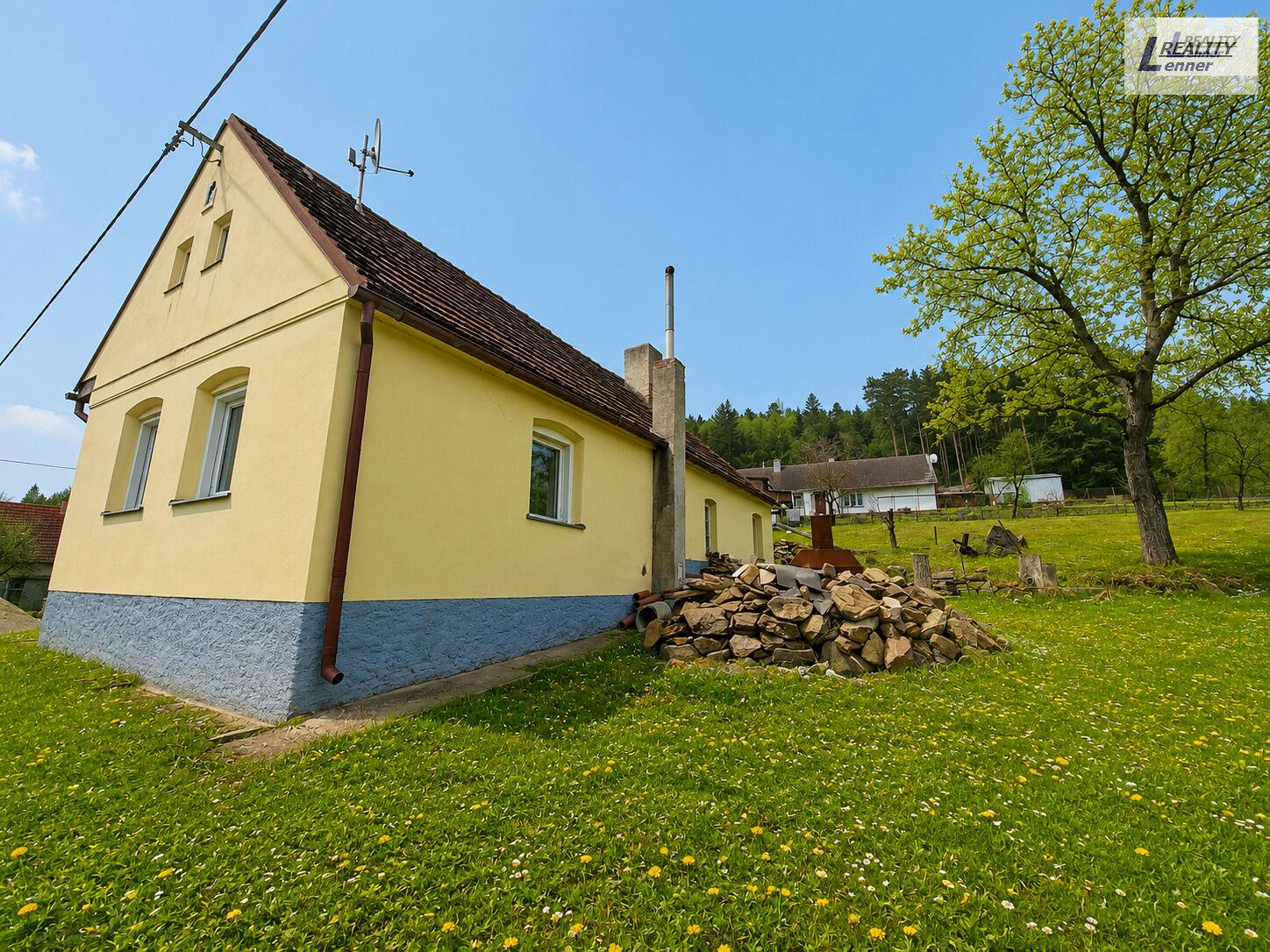 Zemědělská usedlost 2+kk (možnost půdní vestavby) / garáž, dílna, stodola – pozemek 2 176 m²