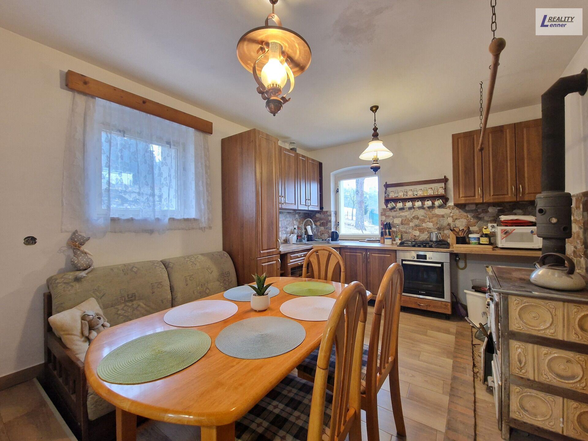 Zemědělská usedlost 2+kk (možnost půdní vestavby) / garáž, dílna, stodola – pozemek 2 176 m²