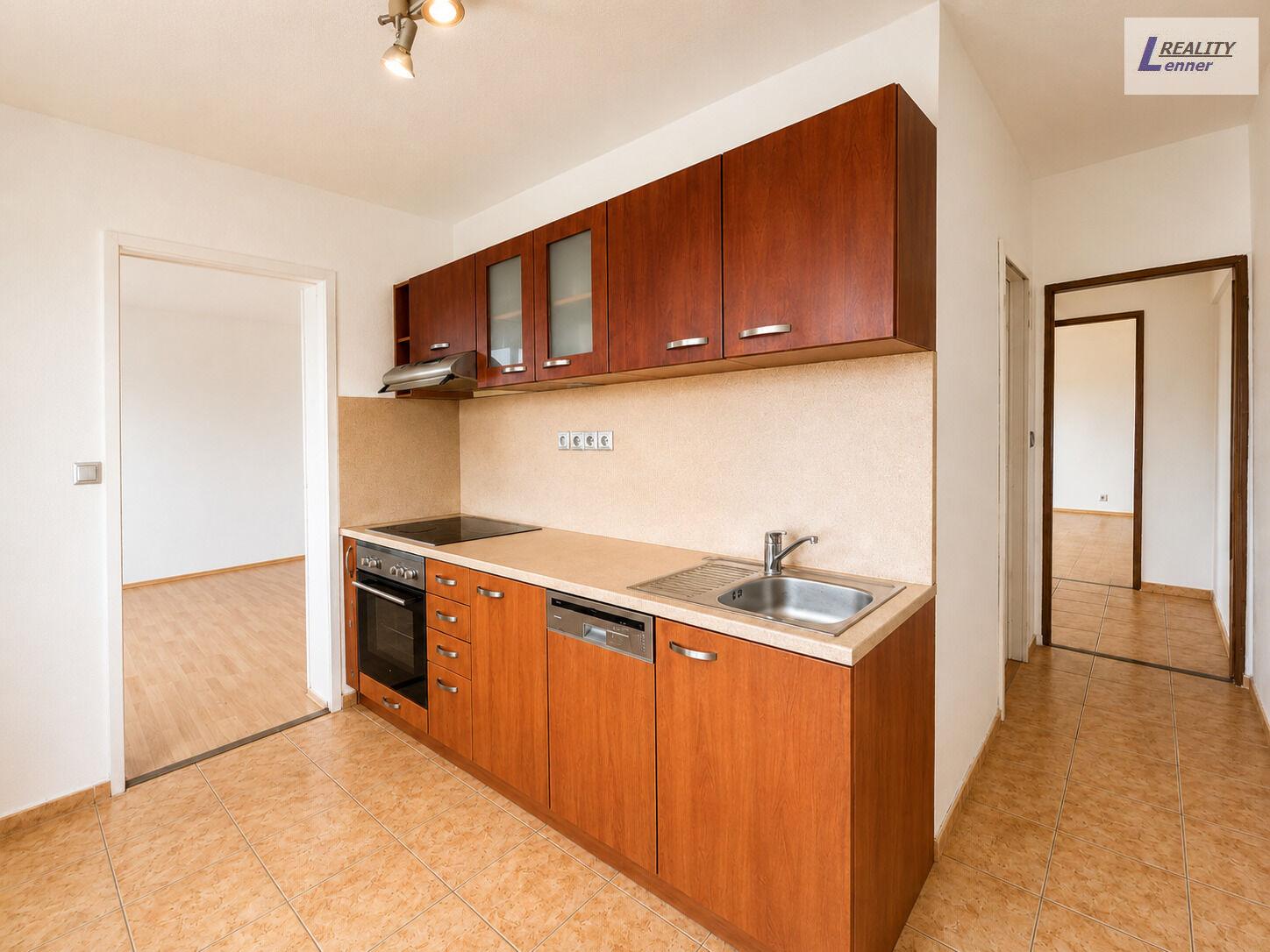 Prodej prostorného bytu 4+1 84 m2, lodžie, sklep